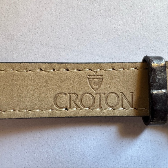 Vintage Croton Ladies Gold tone with alligator or crocodile leather strap